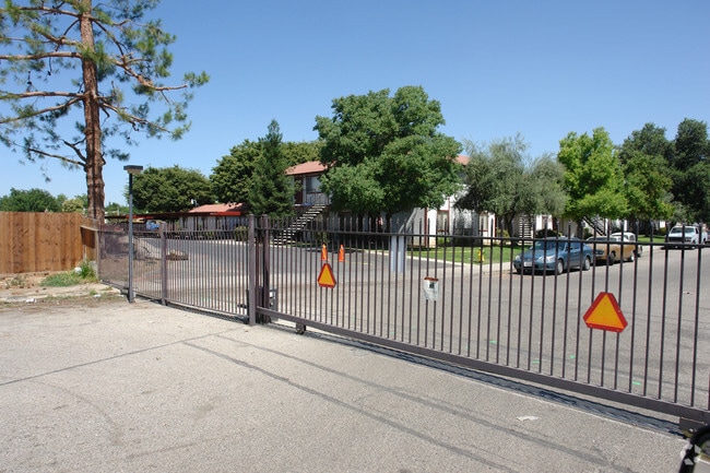 Springwood Court Apts, Bakersfield, CA 93308 - photo 7