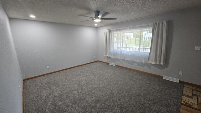 3626 Keymeer Dr, Dubuque, IA 52002 - photo 4