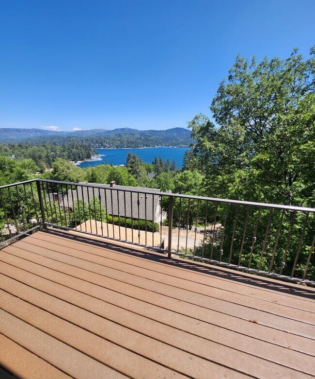 872 Wild Rose Cir, Lake Arrowhead, CA 92352