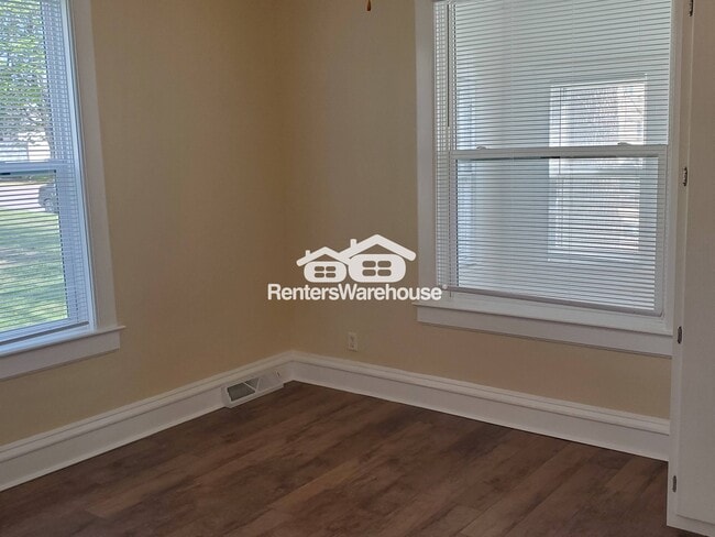 108 W 3rd St, Winthrop, MN 55396 - photo 6