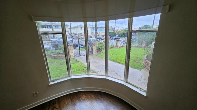 1629 N Hobart Blvd unit 1, Los Angeles, CA 90027 - photo 3