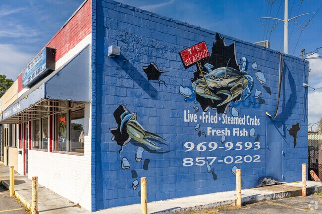 The T's Seafood is the place in Ballentine Places for fresh softshell crabs.