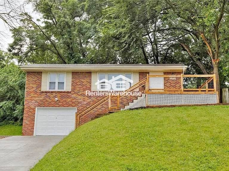 2418 Boston Ave, Des Moines, IA 50310 - photo 1