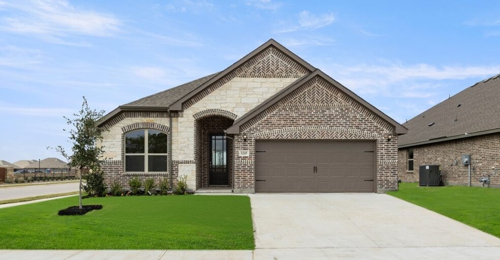 212 Oakcrest Dr unit 36456614, Justin, TX 76247 - photo 1