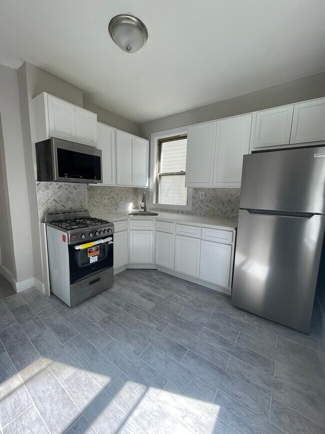 27 Sheffield St Unit 2, Jersey City, NJ 07305