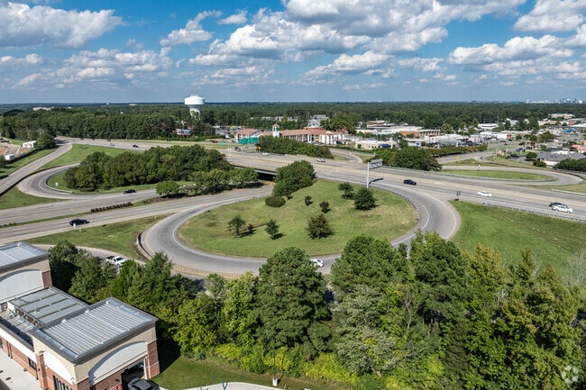 Chippenham Parkway makes Warwick residents commutes convenient.