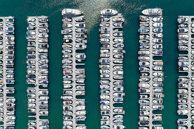 Join the Dana West Yacht Club and dock your boat the Dana Point Harbor.