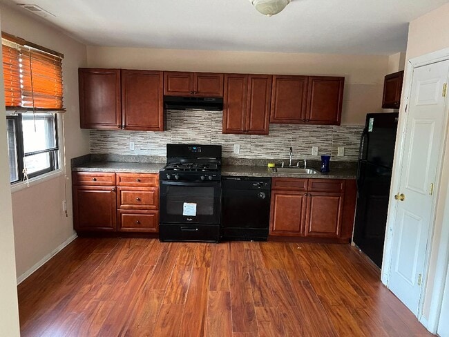 Eat in Kitchen/New Appliances