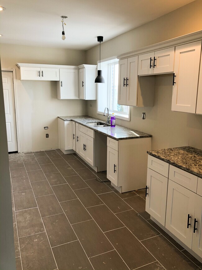 7845 S Kingston Ave Unit 3, Chicago, IL 60649