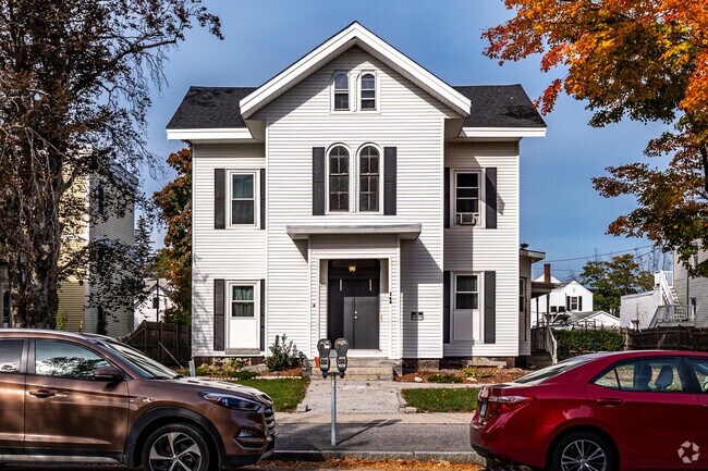 Large stately homes can be found in Manchester.