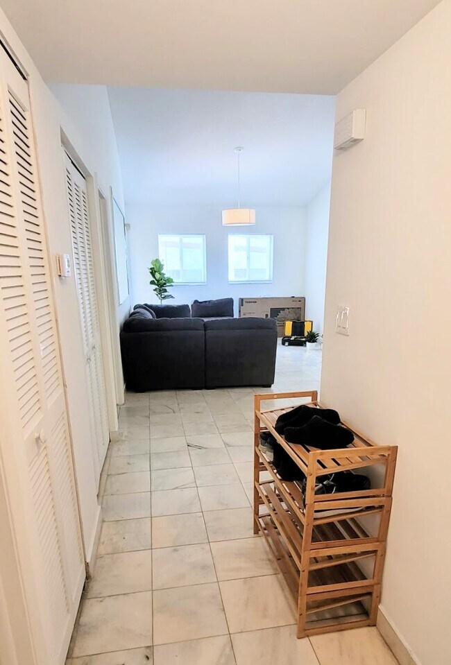 201 NW 7th St unit 403, Miami, FL 33136 - photo 2