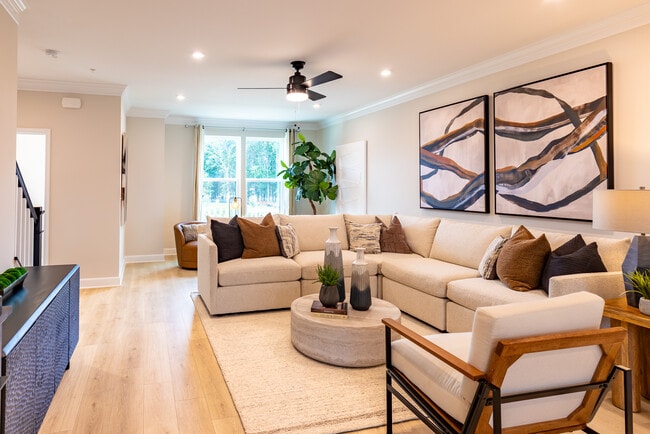 1807 Constellation Dr, Baltimore, MD 21222 - photo 2