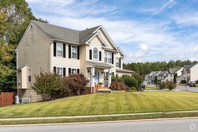 With plenty of neighborhoods full of larger New Traditional homes LaPlata has plenty of space.