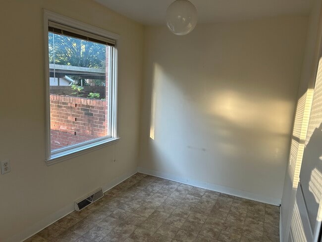 Breakfast area & window
