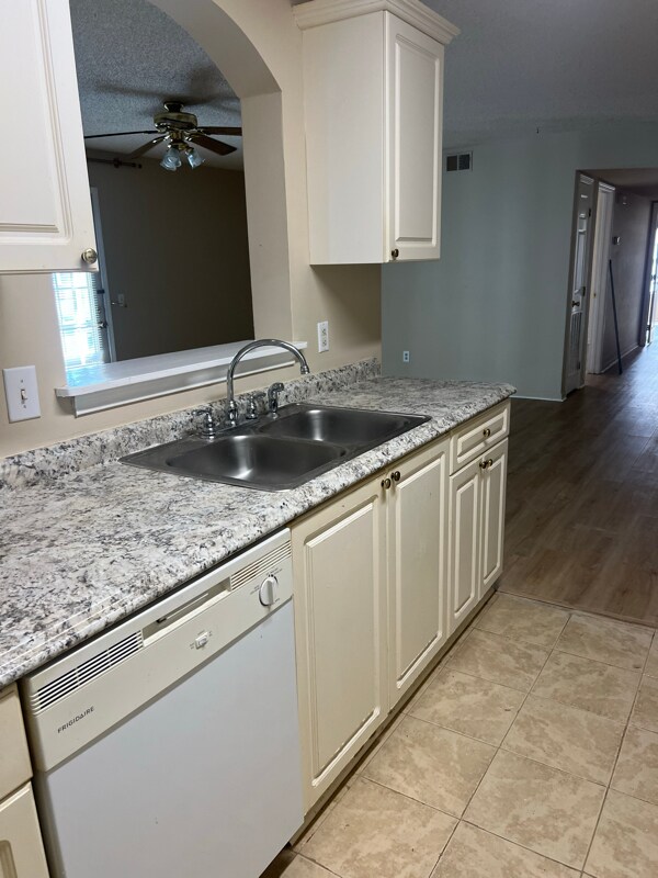 743 Coventry Ln unit B1, Florence, SC 29501 - photo 4