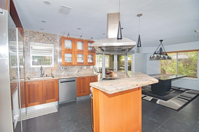 3023 NE 5th Terrace, Wilton Manors, FL 33334 - photo 3