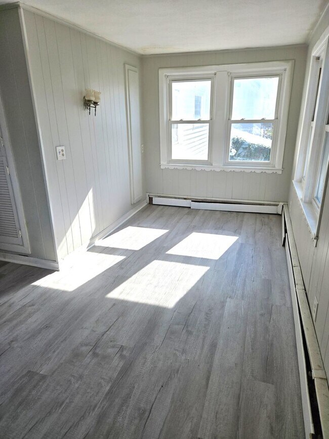 150 Sisson St unit 2, Pawtucket, RI 02860 - photo 2