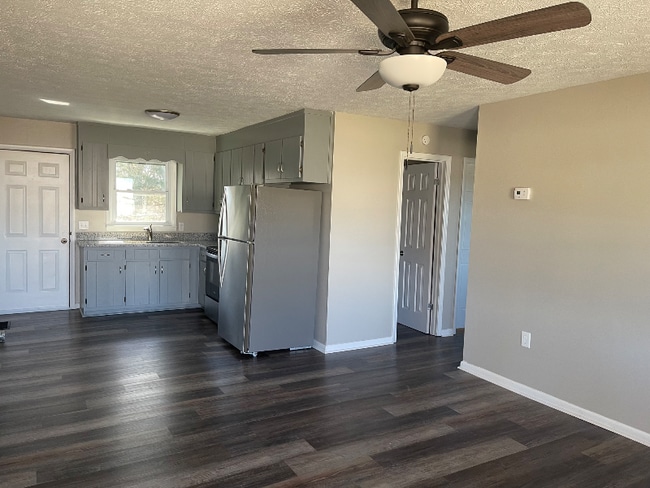 305 Houseal St unit D, Cedartown, GA 30125 - photo 3