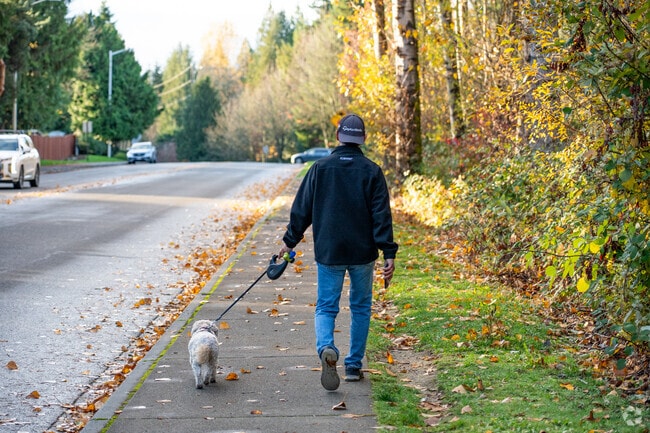 Sidewalk-lined streets in Snohomish Cascade make dog walking safe and convenient.