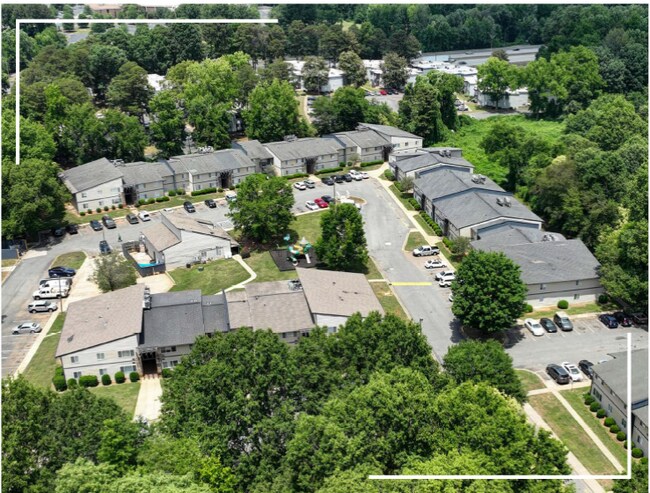 1305 Hunter Oaks Ln unit 115, Charlotte, NC 28213 - photo 3