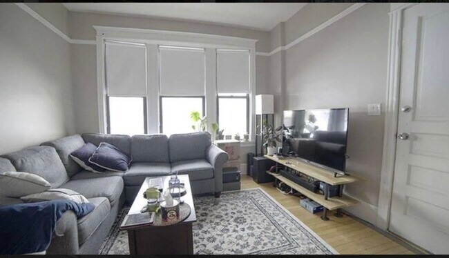 2117 N Kedzie Blvd unit 3R, Chicago, IL 60647 - photo 2