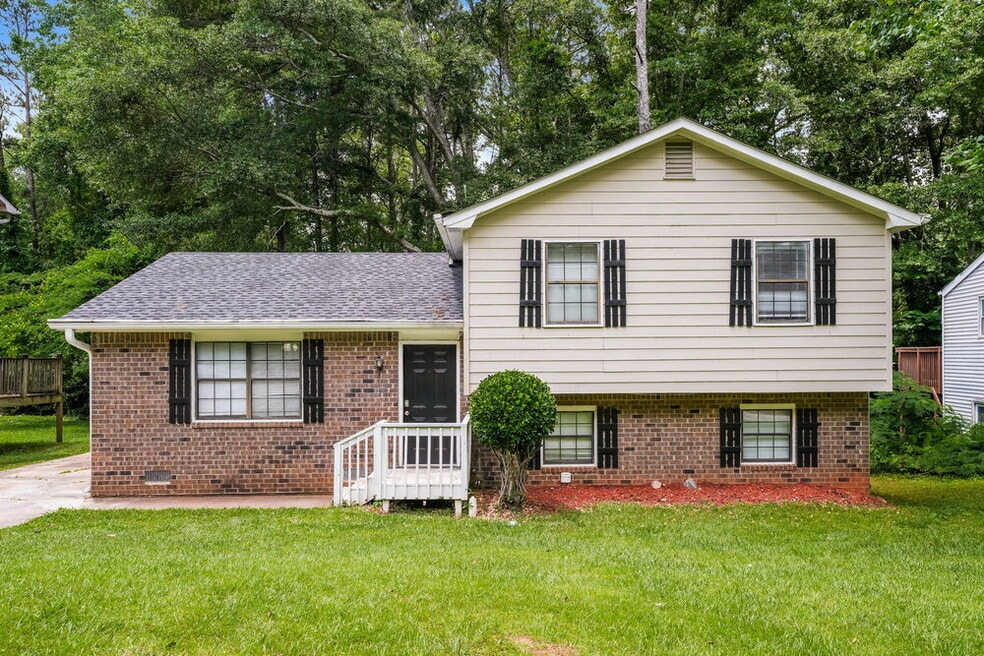 2081 Countydown Ln, Stone Mountain, GA 30088 - photo 1