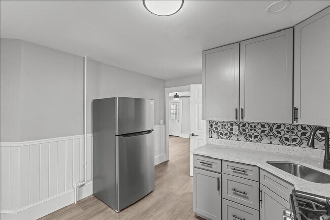 88-94 Lafountain St unit 90 Lafountain St, Burlington, VT 05401 - photo 2