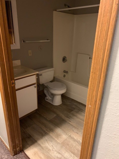 307 S 1st St unit 8, Marshalltown, IA 50158 - photo 4