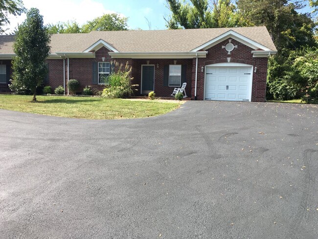 525 S Broadway St unit 525a, Glasgow, KY 42141 - photo 2