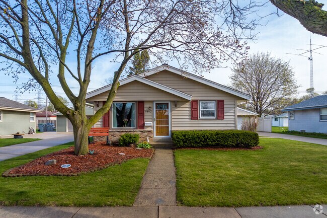 A classic ranch home stands proudly in Alcott Park, Milwaukee.