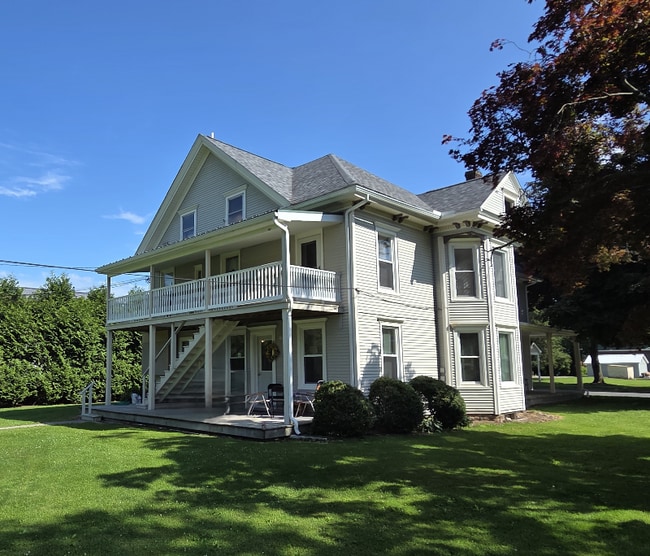 210 E Pine St unit Lower Back, Selinsgrove, PA 17870 - photo 2