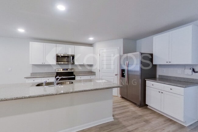 321 Monarch Ln, Pensacola, FL 32503 - photo 4