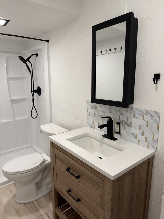 2011 Oregon Ave unit 2011 Oregon Ave., Klamath Falls, OR 97601 - photo 6