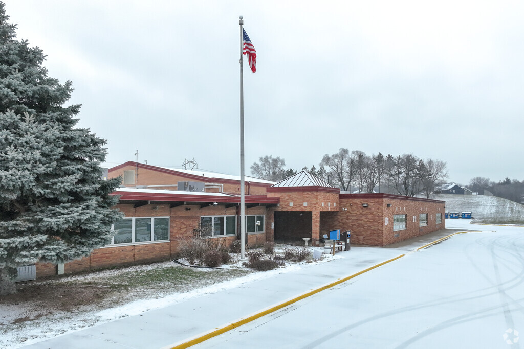 Pine Bend Elementary School has earned an overall grade of B- from Niche.com.