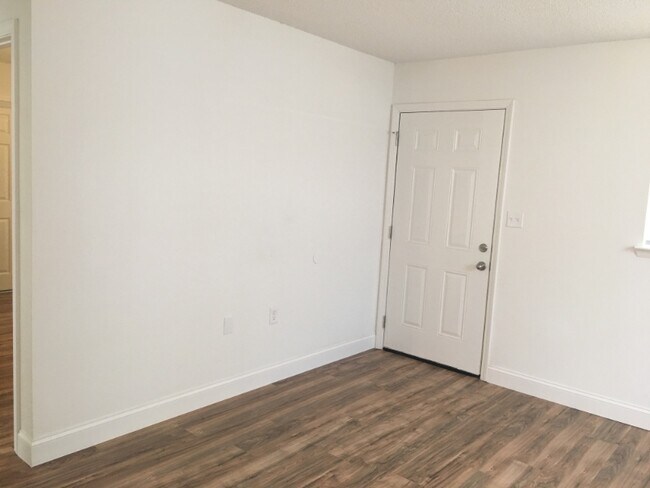 1409 29th St unit C, Niceville, FL 32578 - photo 6
