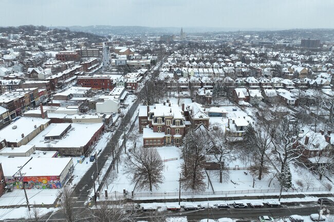 Waldorf School of Pittsburgh has a student-teacher ratio of 15 to 1.