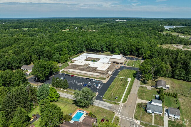 The teachers at B.L. Miller Elementary School are rated a B- on Niche.