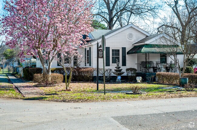 Large single-family homes are available in Jones Valley.