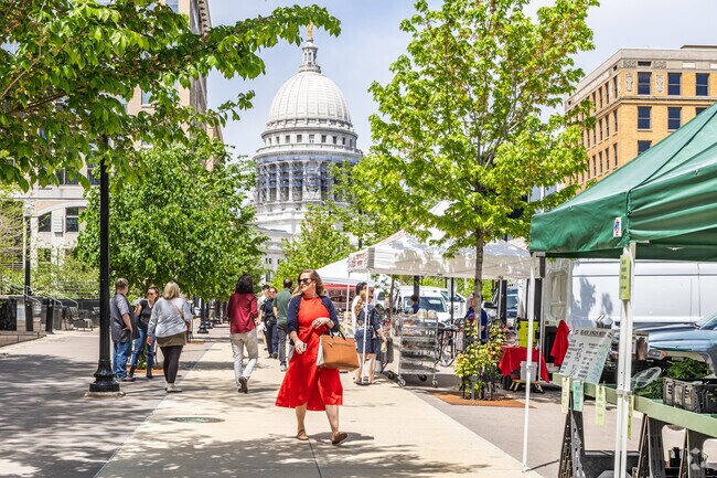 Oconomowoc Town is 60 miles from Wisconsin's capitol city, Madison, WI.