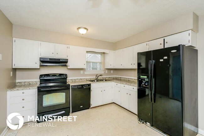 10509 Hillpark Dr, Louisville, KY 40229 - photo 7