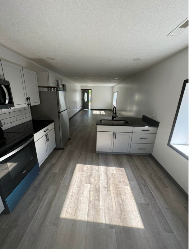 1018 Glezen St, Petersburg, IN 47567 - photo 2