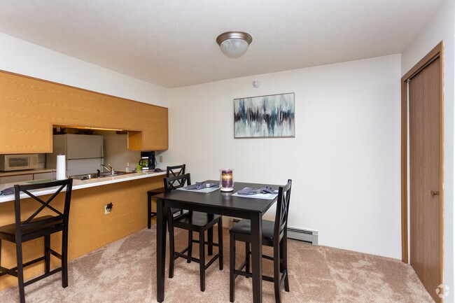 2BR, 1BA - 960 SF