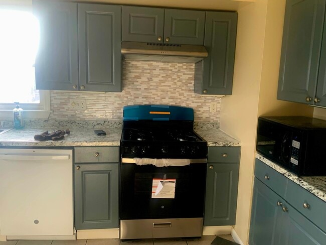 726 Golden Ave unit 2, Secaucus, NJ 07094 - photo 4