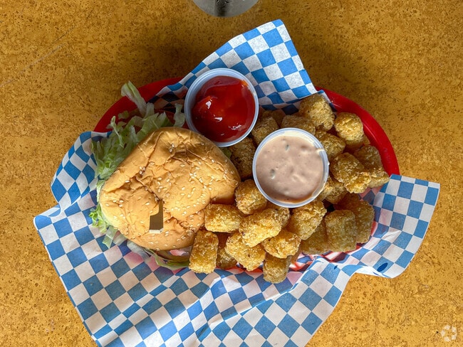 Grab an affordable bite at 45th St Pub and Grill on SW 4th St in Bridlemile.