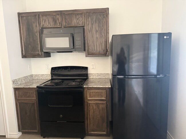 1801 Emma Naylor Ct unit B, Harker Heights, TX 76548 - photo 2