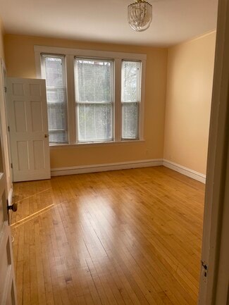 3220 N Sacramento Ave Unit 3, Chicago, IL 60618