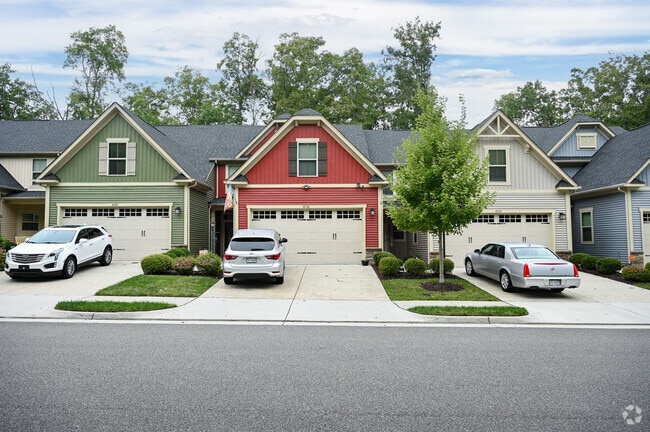 A row of modern townhomes in Rockwood Virginia.