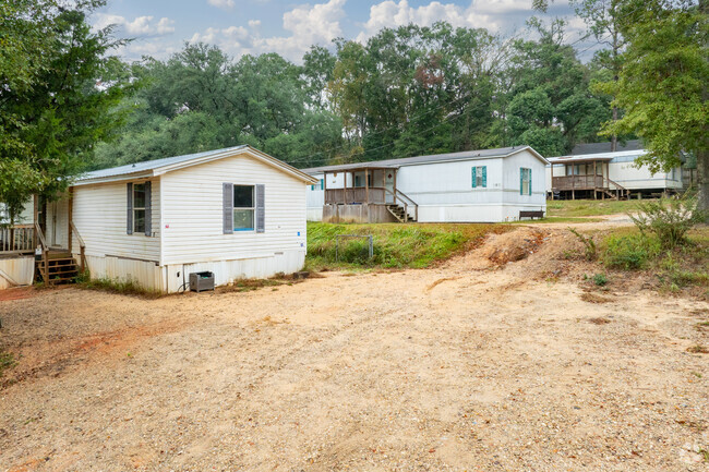 Manufactured homes are common in the Hillview neighborhood.