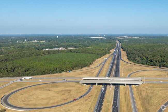 Cypress Branch residents can commute to Mobile via Interstate 10 about 3 miles away.