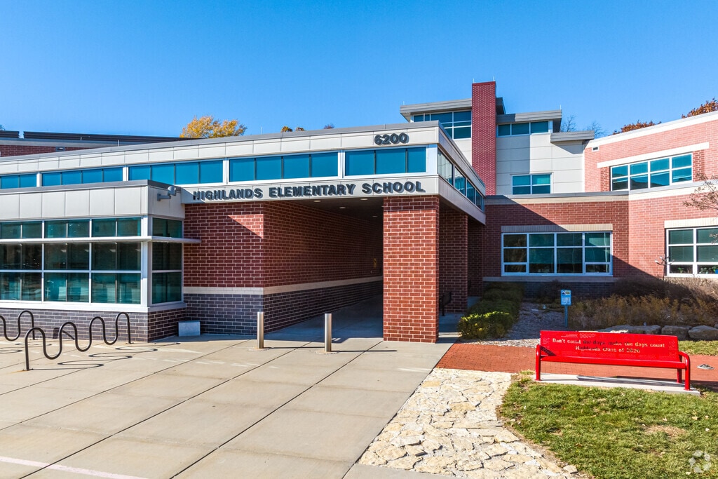 Highlands Elementary School is a public pre-k & elementary school located in Kanas.